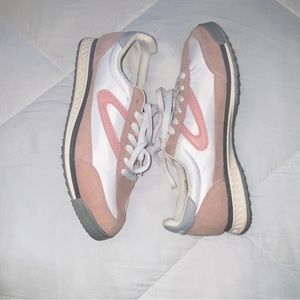 Tretorn Rawlins women’s sneakers. Blush and white. Size 9